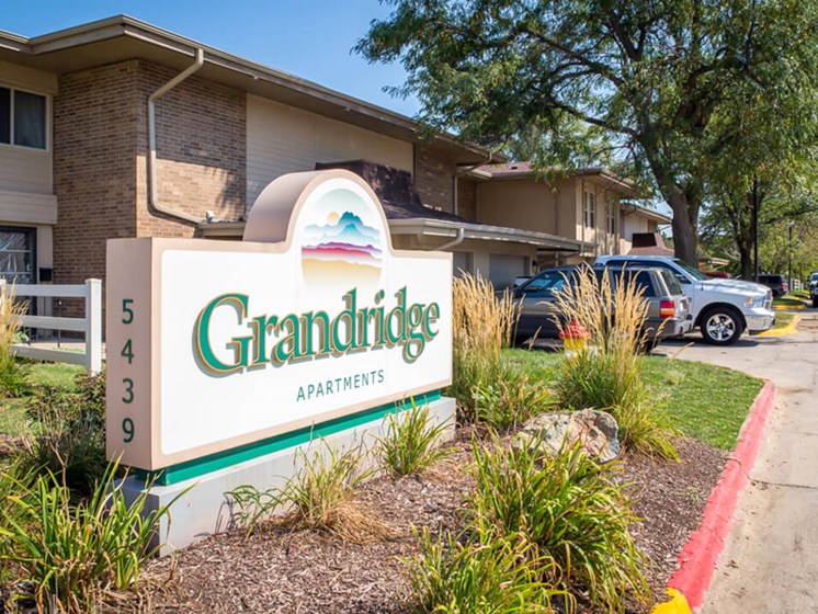 Grandridge Apartments in Omaha NE